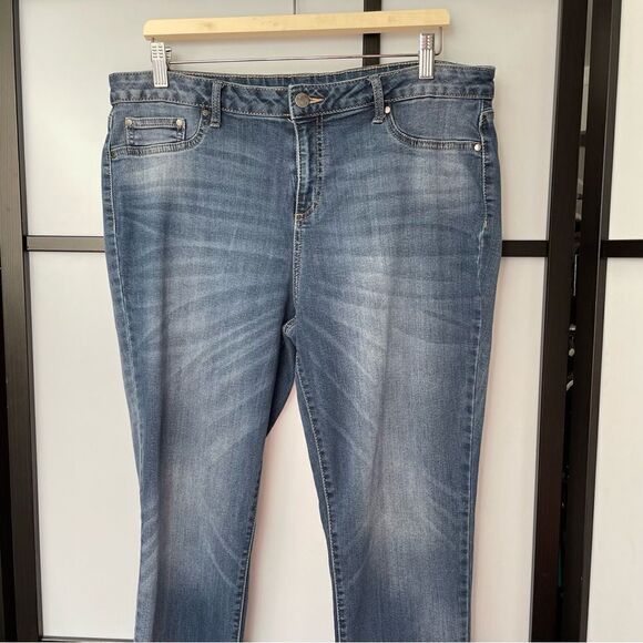 [14] Faded Glory Straight Leg Mid Rise Medium Wash Denim Jean Women’s - Picture 3 of 14
